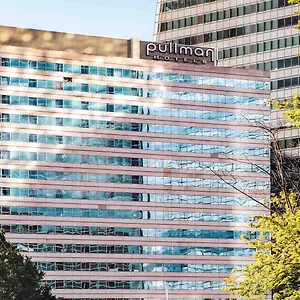 https://pullman-la-defense.fr-paris.fr